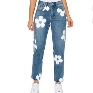 NWT ADORABLE & FUN FLOWER PRINT JEANS